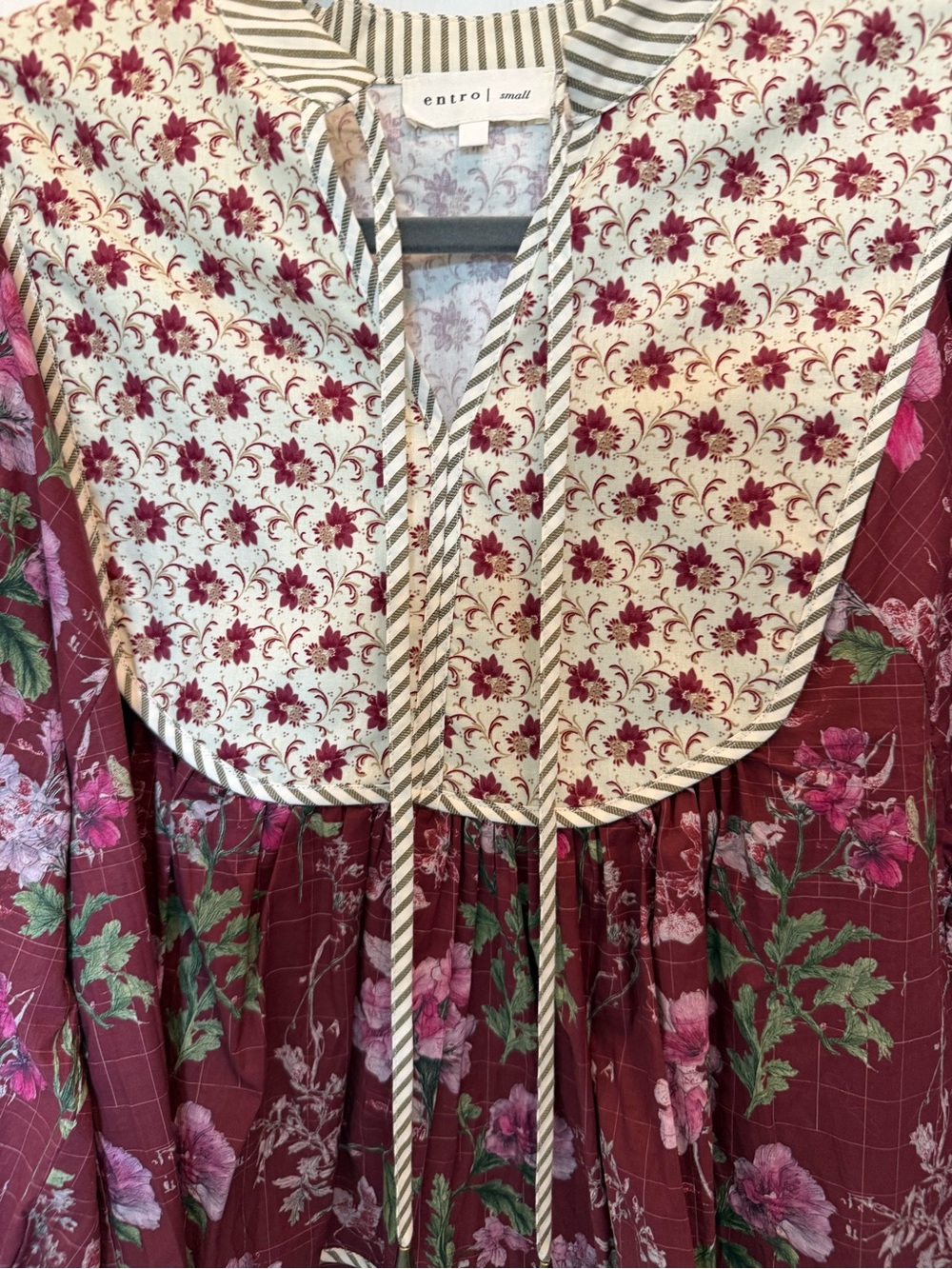 entro Burgundy Floral Peasant Blouse with Cream Bib - Picture 2 of 4